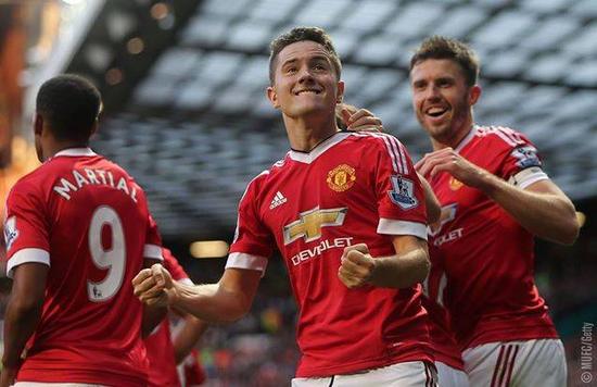 表现明显不 表现明显不